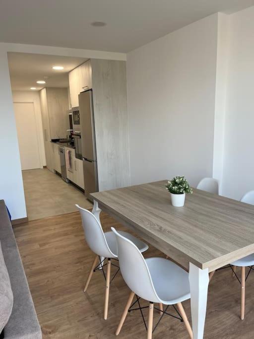 Apartamento Centrico Con Vistas サンティアゴ・デ・コンポステーラ エクステリア 写真